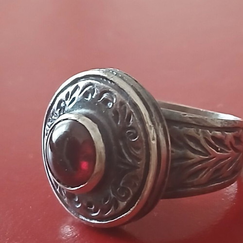 Large solid 950 silver ring with Granada cabochon, 16 mm