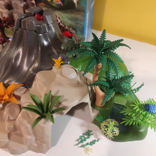 Playmobil Dinos Volcano Set 5230 like new with extra explorer gift