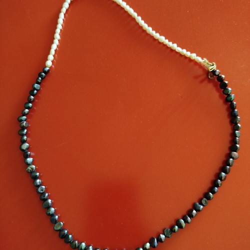 Necklace with natural cultured pearls, like new, black and white