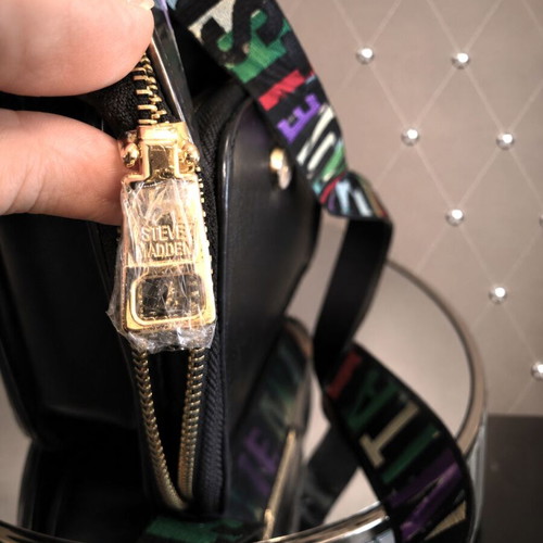 Steve Madden shoulder bag new with 2 authentic straps and metal details