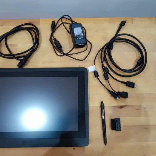 Wacom Cintiq 16 tablet like new with IPS screen and Pro Pen 2