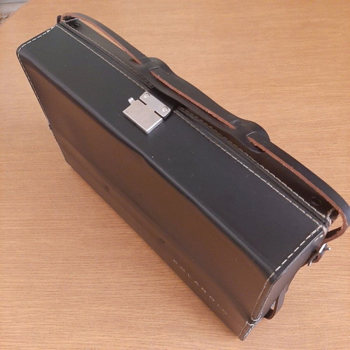 Collectible fully functional POLAROID 101 LAND CAMERA 1967 - With Flash and Carrying Case