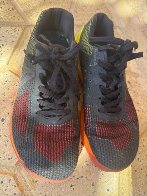 Reebok women's athletic shoes size 39, black and red