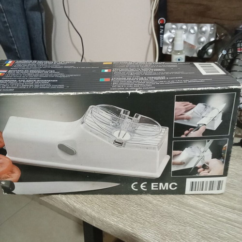 Knife and scissor sharpener new with batteries