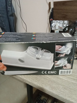 Knife and scissor sharpener new with batteries