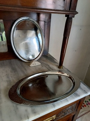 Serving platters used, 2 oval pieces