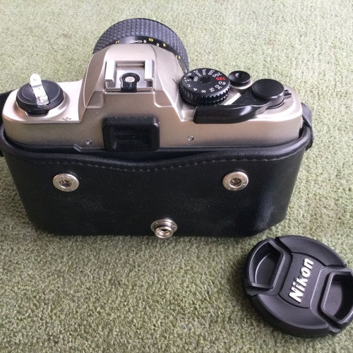 Nikon FM10 analog photography complete set and accessories new