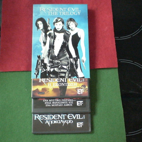 Resident Evil The Trilogy DVD σαν καινούργιο, υποτιτλισμένο
