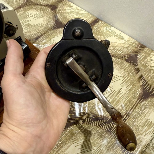 Singer vintage sewing machine used, motorized