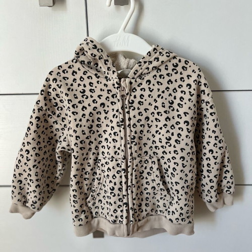 Leopard print sweatshirt used 18-24 months with light fluffy interior
