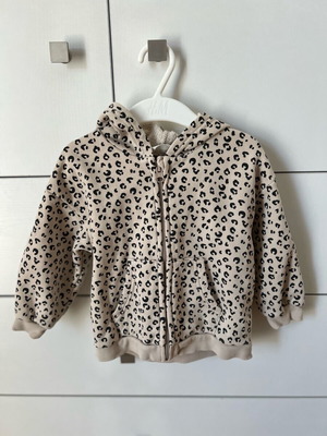 Leopard print sweatshirt used 18-24 months with light fluffy interior