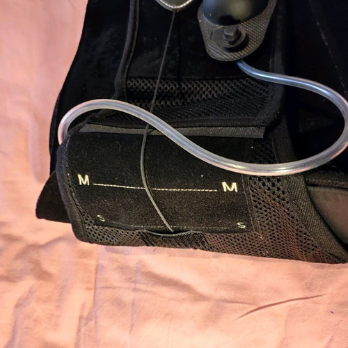 Lumbar brace like new with adjustable compression mechanism