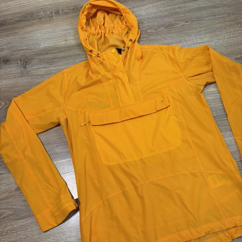 Bergans of Norway Cecilie Microlight Anorak 2025 jacket, like new, size M, yellow