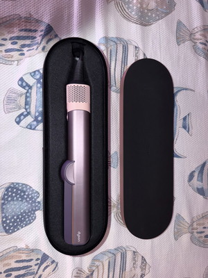Dyson Airstrait with case like new