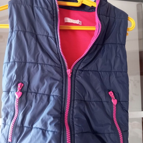 Girls' coat used, size 4 years, broken zipper, discoloration