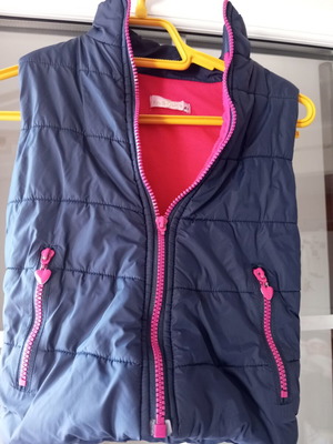 Girls' coat used, size 4 years, broken zipper, discoloration