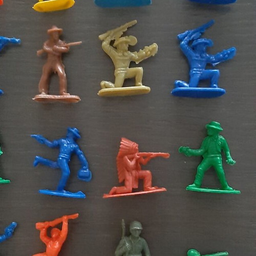 Vintage plastic toy soldiers and cowboys like new