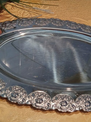 Silver-plated tray with flowers like new