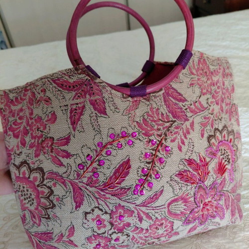 Summer handbag like new with wooden handles and embroidery