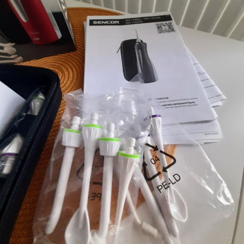 Sencor SOI 1101RD Oral Irrigator new with replacement heads