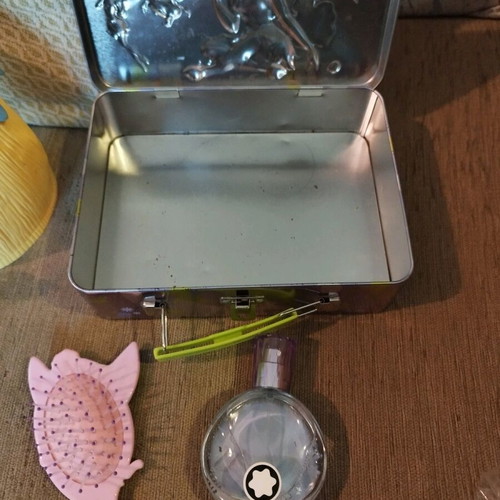 Tinkerbell set like new with house, figures and accessories