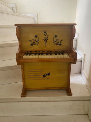 Vintage toy piano used, perfect condition