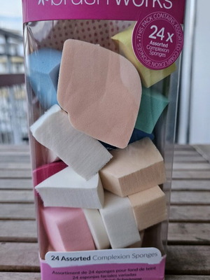 Brush Works complexion sponges like new, set of 24 pieces