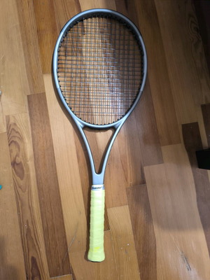 Pro Staff 97 LTD V12 tennis racket like new, 315gr, head 97, grip L3