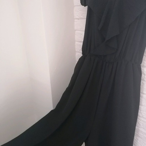 One-piece jumpsuit with ruffles like new, black, size M