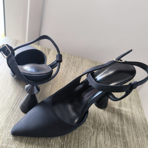 High-heeled shoes with unique round heel, size 36, black