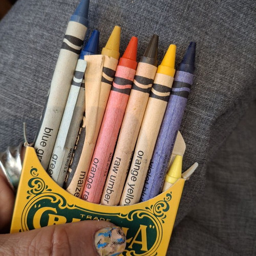 Crayola Complete Crayon Collector Tin 1991 like new with sharpener