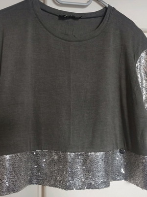 Hype crop top gray small short sleeve with silver sequins like new