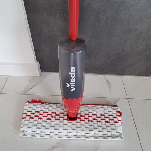 Vileda 1-2 Spray Max like new with 3 microfiber cloths