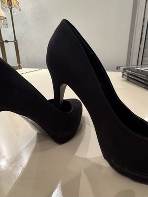 Black suede pumps size 38 like new