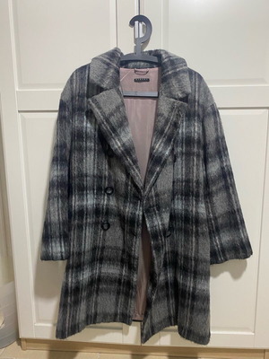 Sisley plaid coat grey like new, size S/M