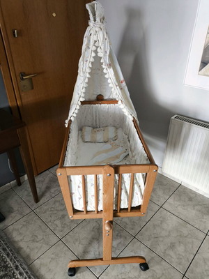 Wooden baby cot like new with wheels and mosquito net