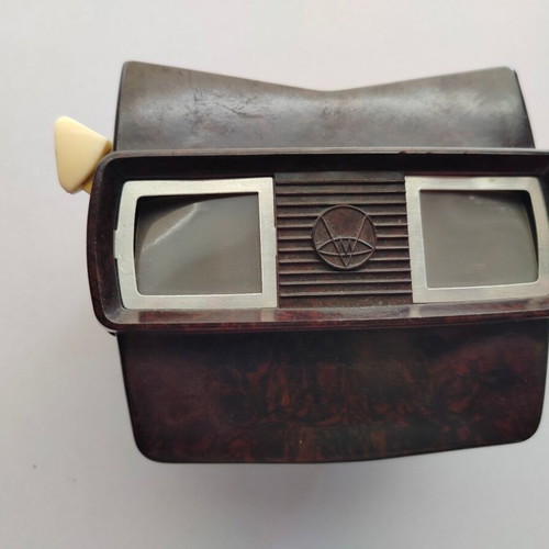 Bakelite View Master used with small crack