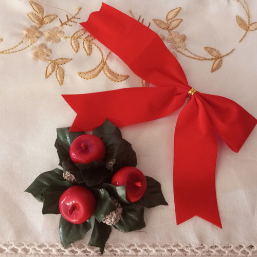 Christmas decorations used, ribbon damaged, small piece