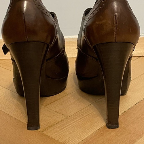 Stuart Weitzman leather shoes size 37.5 like new, brown