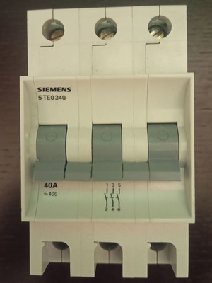 Τριπολικός αυτόματος διακόπτης Siemens 40 A καινούργιος, πακέτο 5 τεμαχίων