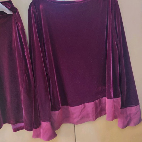 Velvet burgundy set with muslin trim, midi skirt, in very good condition
