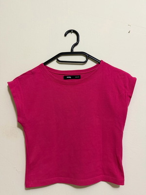 Fuchsia Crop Top Sinsay Small like new