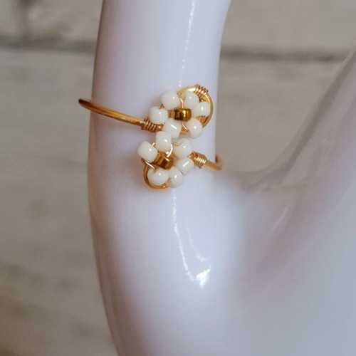 Handmade wire flower ring with adjustable size, white and gold