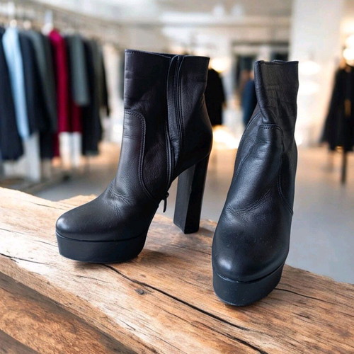 Leather platform ankle boots size 39, like new, chunky heel 13cm