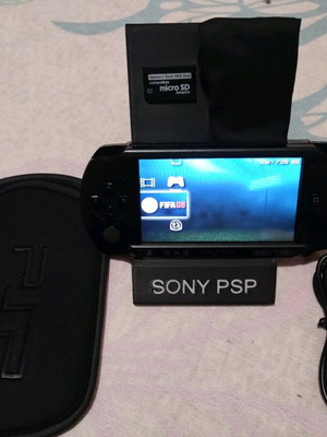Sony PSP Street E-1004 употребяван комплект с 64GB и игри