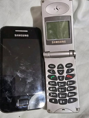Samsung κινητά μεταχειρισμένα, σετ 2 τεμαχίων, άγνωστη λειτουργικότητα
