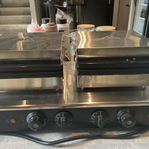 Professional waffle maker like new