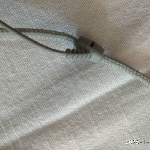 Necklace-style wired headphones like new, ideal for mp3 player