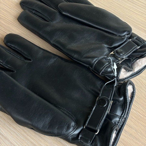 Black gloves new with fur lining men's one size