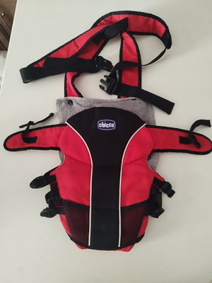 Chicco Go baby carrier red and black